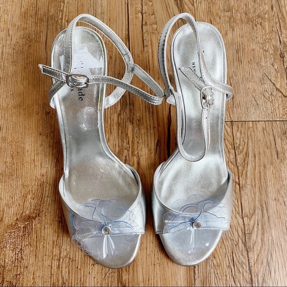 Kate Spade Giulia Silver Flower Appliqué Heels 9.5 - Picture 2 of 8